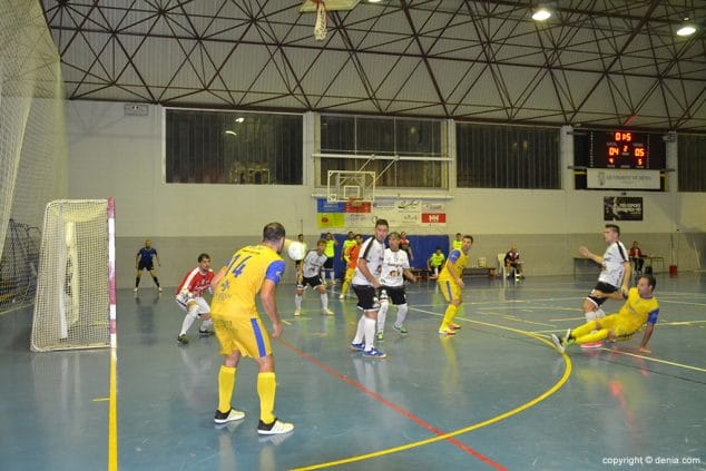 juanjo golpeando a porteria