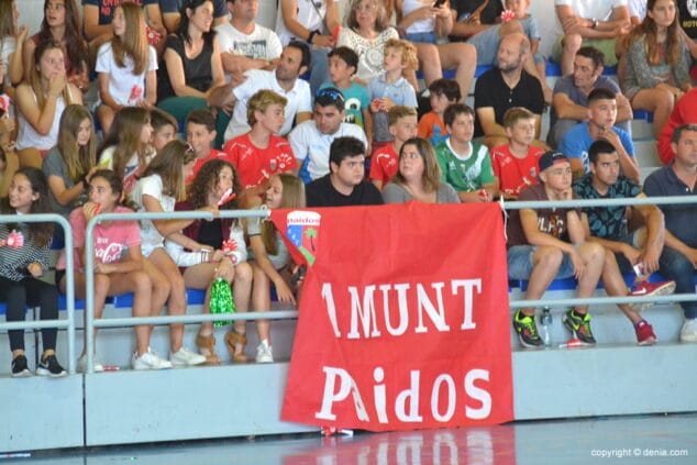 la aficion del paidos siempre animando a su equipo