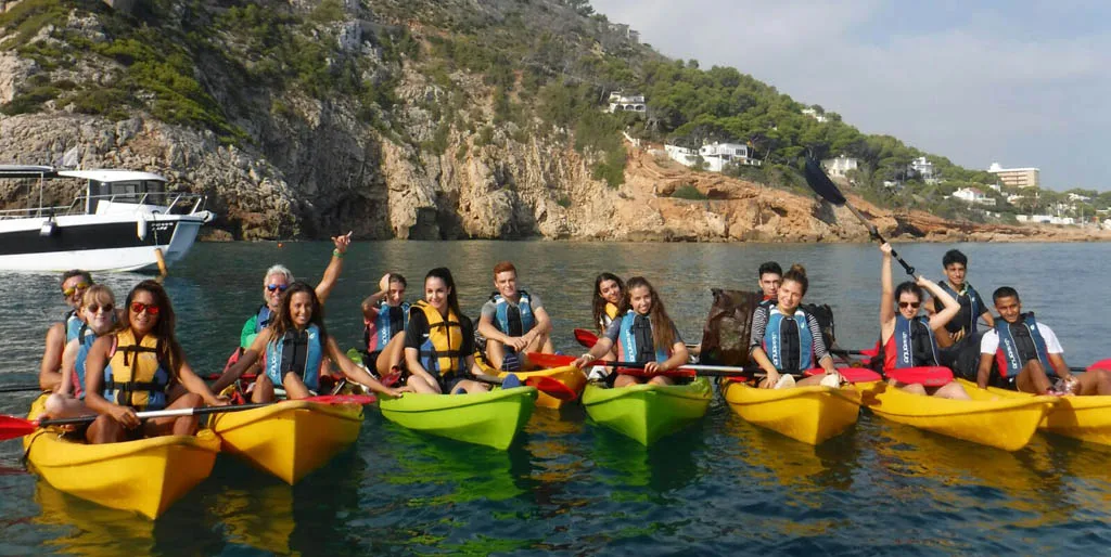 Comienzan las actividades interdisciplinares para los alumnos del IES Número 3 1 Limpieza marina a bordo de kayaks