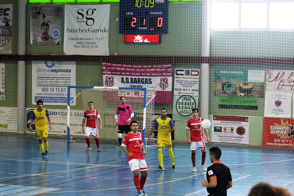 Enfado monumental en el Dénia Futsal por el arbitraje sufrido ante la AD Bargas (5-2) 1 Los dianenses atacando la portería del AD Bargas