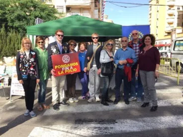 miembros del rotary en la campana contra la polio en el mundo