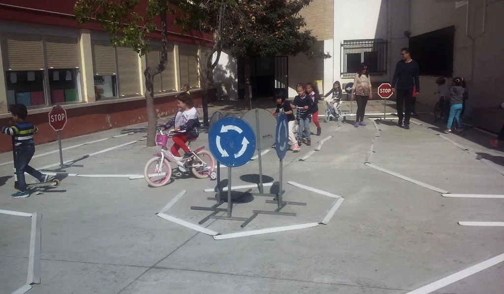 Manuel Moreno, 30 años formando buenos peatones para crear buenos conductores 3 Parque Movil de educación vial en Dénia