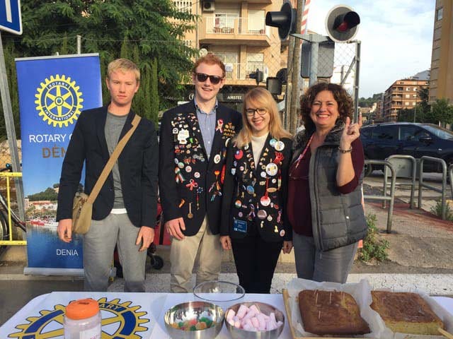 Rotary Club Dénia en el mercadillo