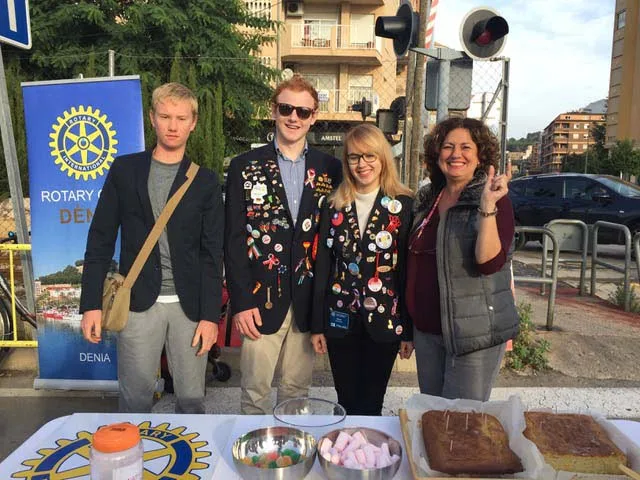 Rotary Club Dénia se une a la difusión de la lucha contra la polio en el mundo 2 Rotary Club Dénia en el mercadillo