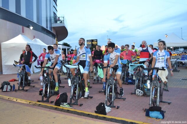 04 jornada solidaria en portal de la marina spinnin solidario