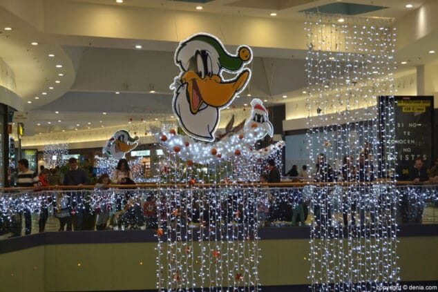 09 iluminacion navidena en portal de la marina personajes de dibujos animados