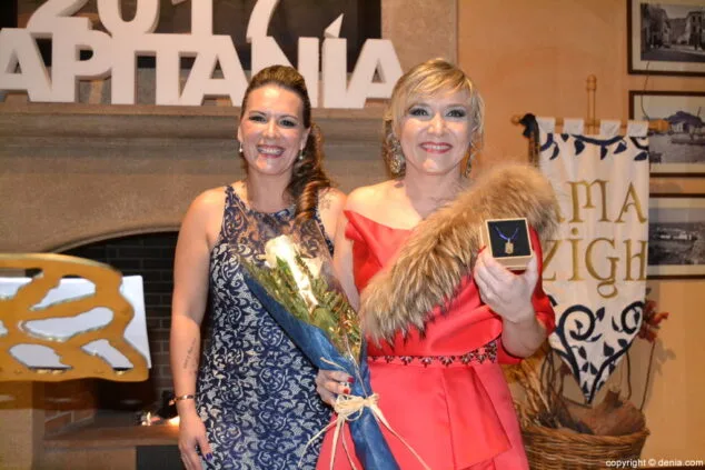 La filà Amazigh se viste de gala para presentar a su capitana, Mº José López Abellán 10 09 presentacion capitania mora 2017 majose lopez y marisa moreno
