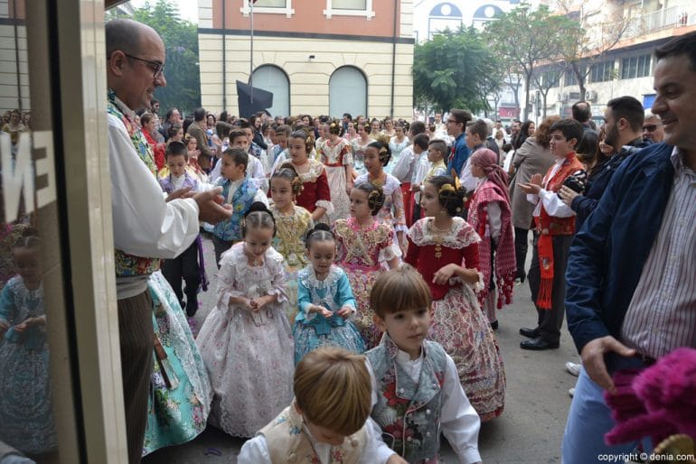 Presentación infantil Falla Oeste 2017 - Llegada de la comisión