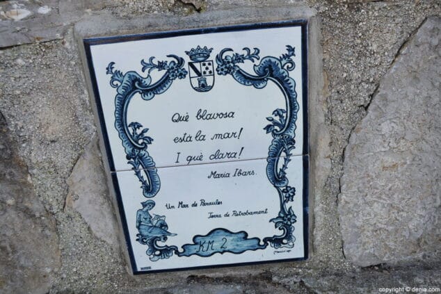 Los versos de María Ibars acompañan nuestros pasos en Les Rotes 12 10 palabras de maria ibars en la playa de denia