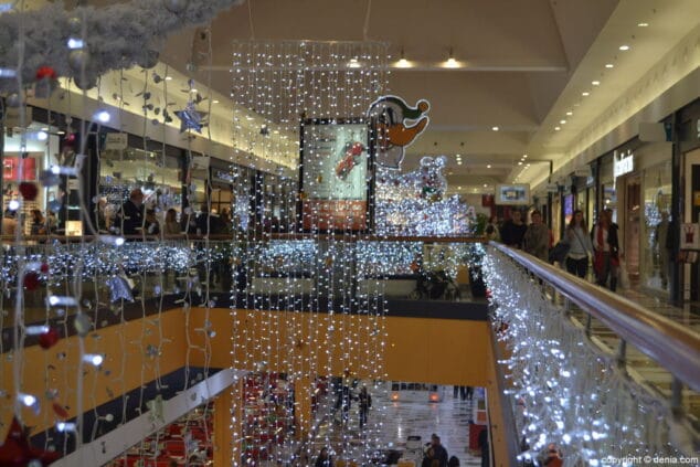 13 iluminacion navidena en portal de la marina primera planta
