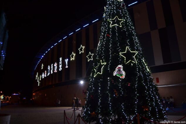 16 iluminacion navidena en portal de la marina exterior