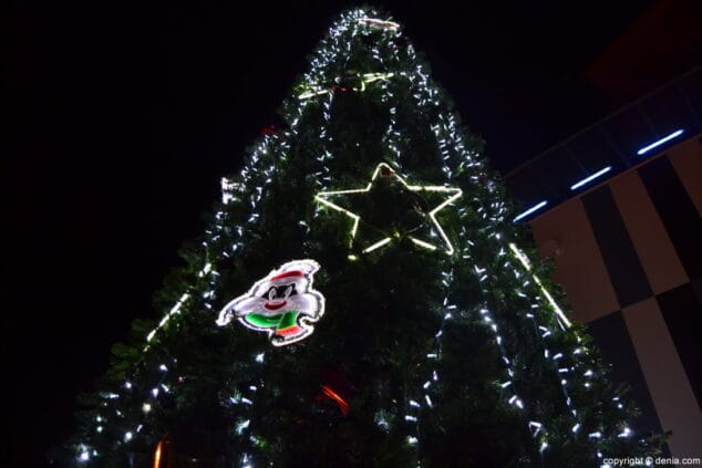 17 iluminacion navidena en portal de la marina arbol de navidad