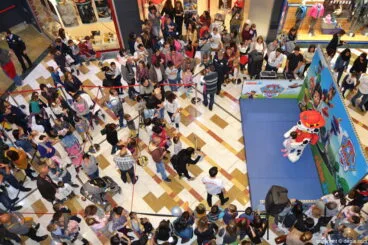 Visita de la Patrulla Canina al Centro Comercial Portal de la Marina – Colas para ver a Chase y Marshall