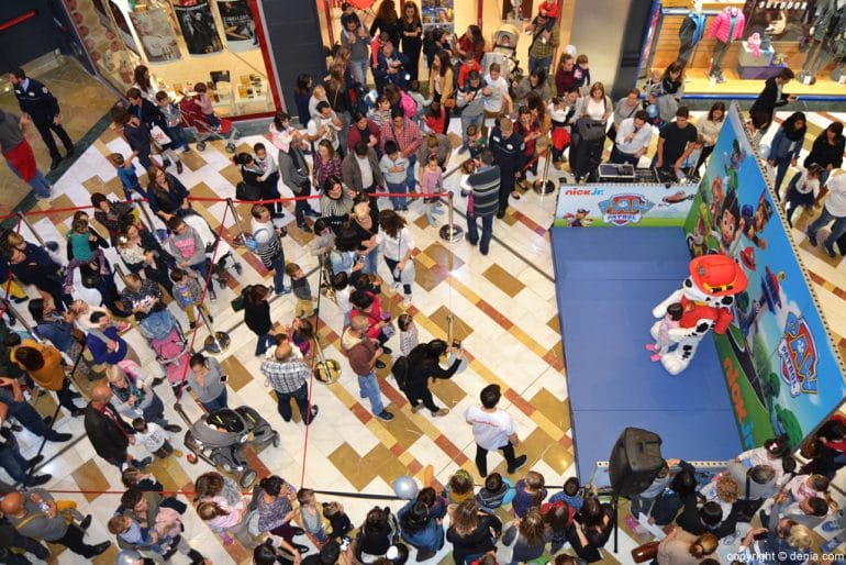 Visita de la Patrulla Canina al Centro Comercial Portal de la Marina - Colas para ver a Chase y Marshall