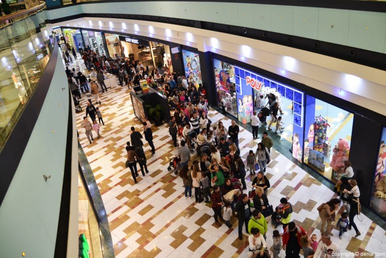 Visita de la Patrulla Canina al Centro Comercial Portal de la Marina - Cola para ver a Chase y Marshall