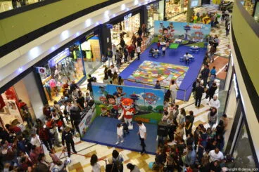 Visita de la Patrulla Canina al Centro Comercial Portal de la Marina – Escenario y talleres