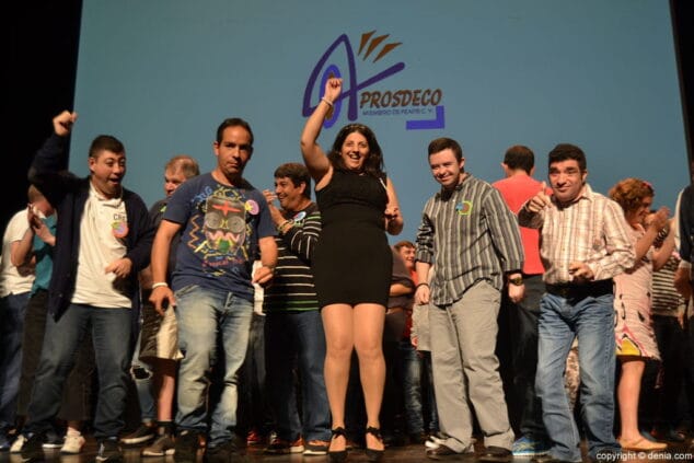 20 presentacion campana sensibilizacion aprosdeco usuarios de aprosdeco en el escenario