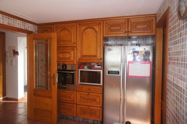 Al otro lado de la cocina del chalet Euroholding