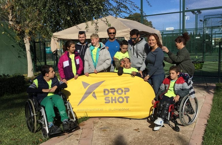 Alumnos y entrenadores del Clinic de Pádel Adaptado