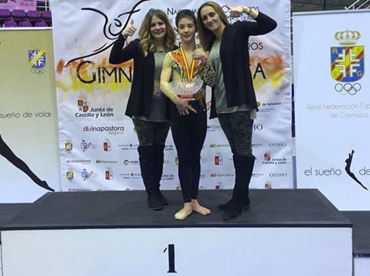 alvaro pino con su entrenadora