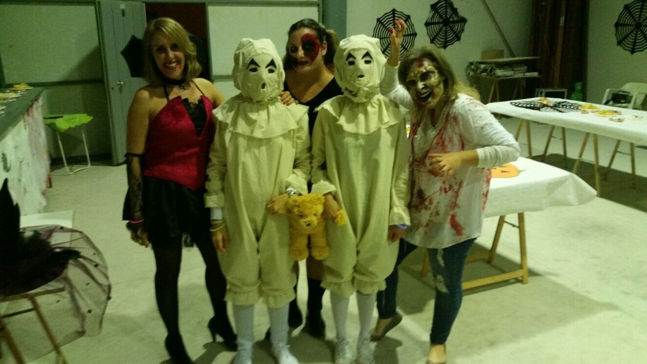 Asistentes a la fiesta Halloween Amazigh