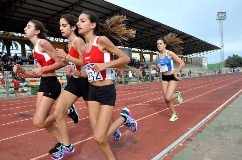 Atletas en la recta final