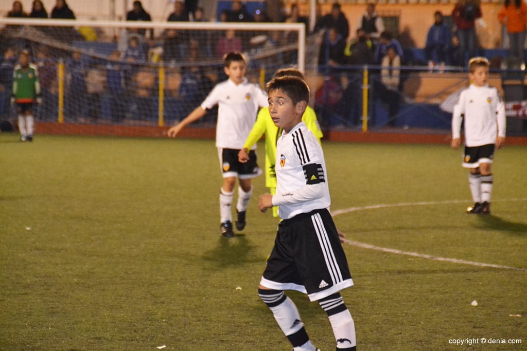 Las mejores canteras del fútbol valenciano participan en el Torneo de Navidad de Dénia 3 Jugadores del Benjamín del Valencia CF