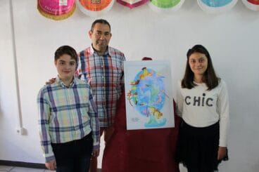 Bernardo Estela con los cargos infantiles del Saladar