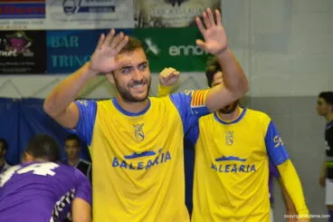 Blai celebrando el segundo gol