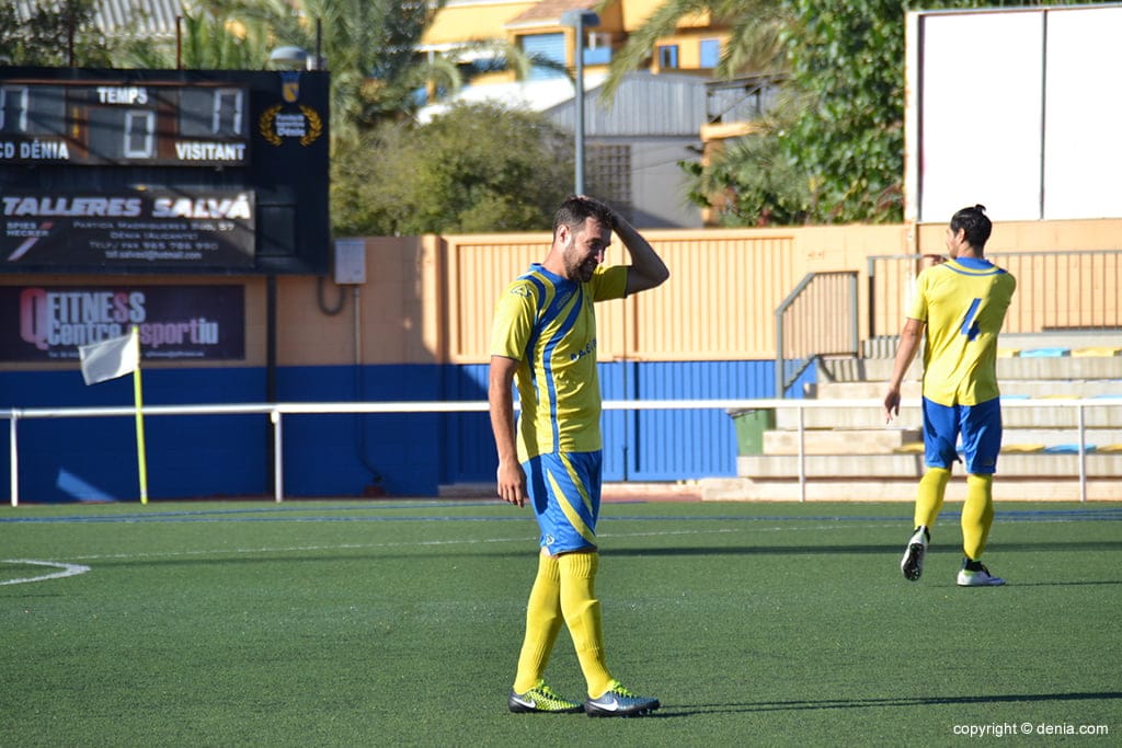 Cabe defensa dianense durante un partido
