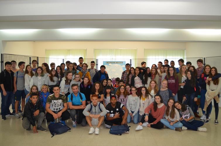 La UNED de Dénia "planta" un árbol contra la violencia de género 2 Campaña contra la violencia de género en la UNED de Dénia
