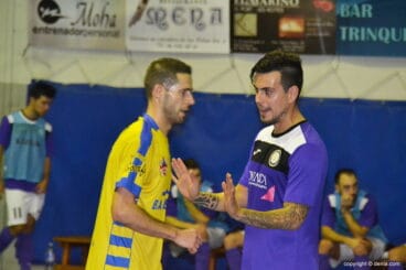 curro marcando a un jugador del silver novanca