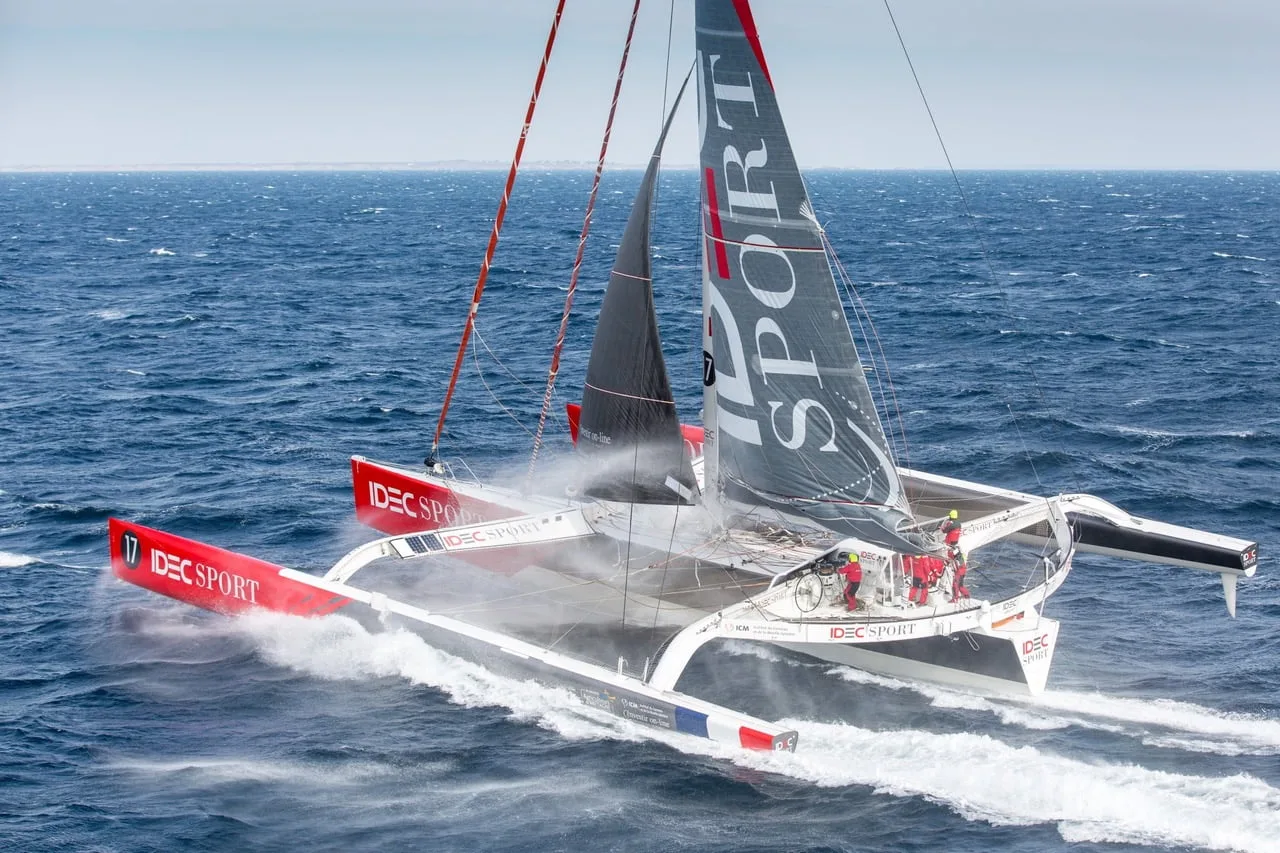 Álex Pella busca a bordo del 'Idec Sport' el récord de la Vuelta al Mundo a vela 2 El barco "Idec Sport"