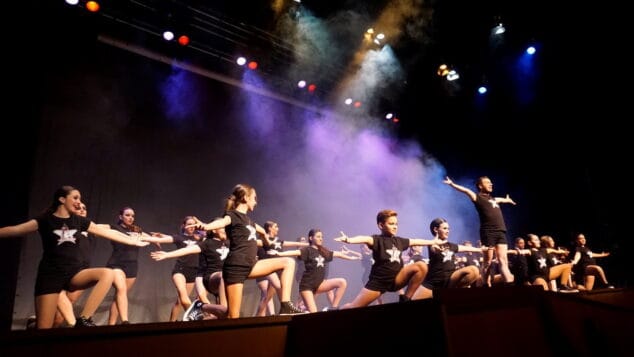 espectaculo de danza organizado por baix la mar