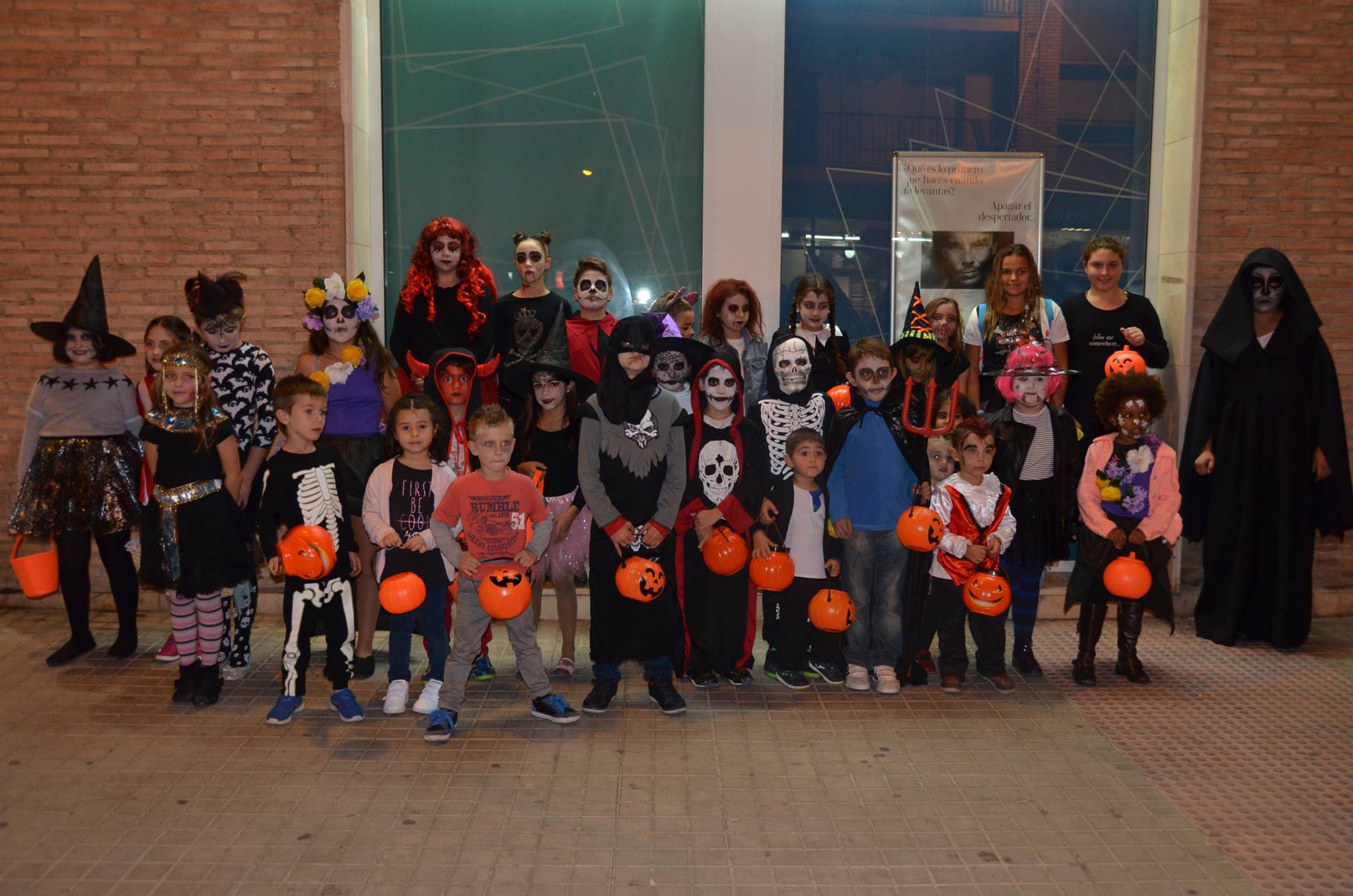 Los falleros de Campaments celebraron el Halloween en el parque Warner 3 Falleros de Campaments celebraron Halloween
