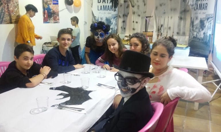 Fiesta infantil de la Nit de les Ànimes en Baix la Mar