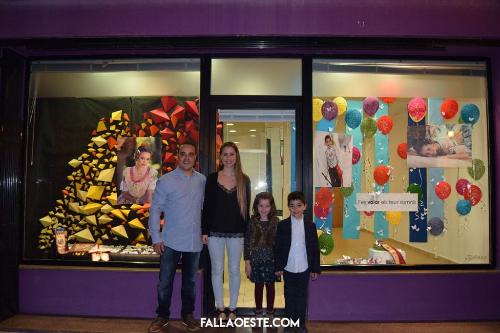 Inauguración de escaparates de la falla Oeste