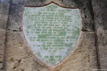 Inscripción de John Dos Passos en el Cementerio de los Ingleses de Dénia