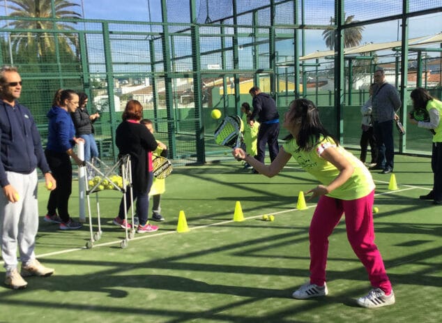javier piles en el clinic de padel adaptado