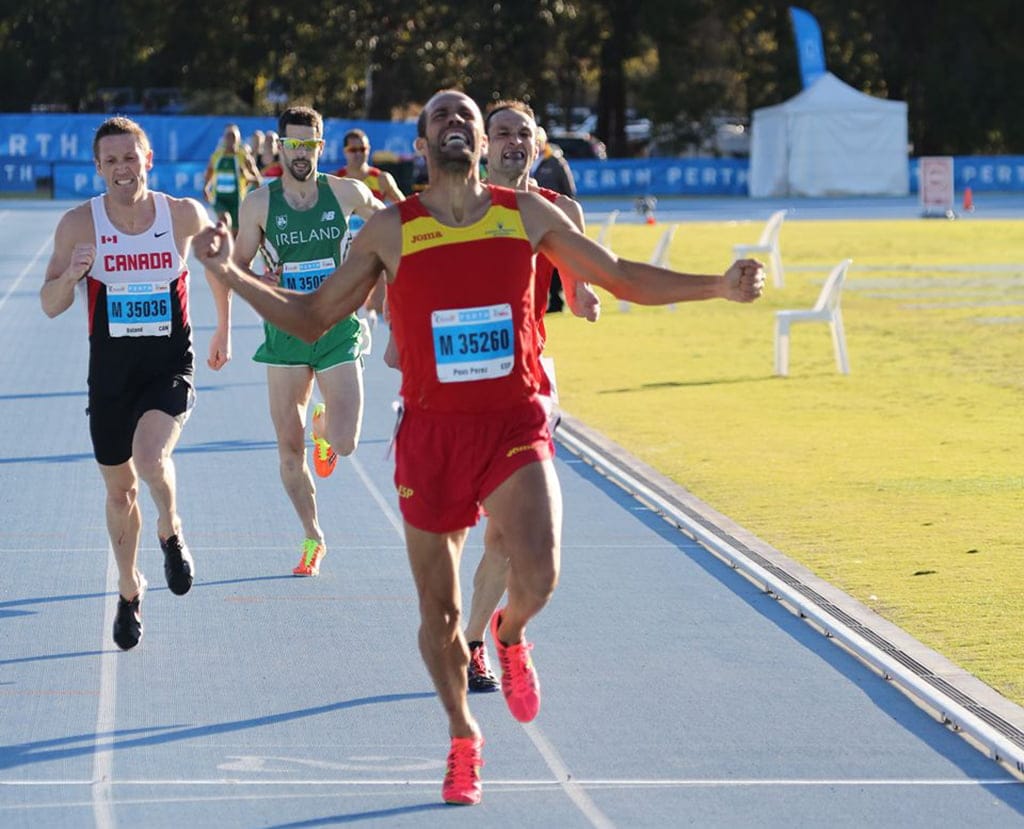 Juanra Pous atleta entrenado por Franc Beneyto campeón mundial Master en 800 1 Juanra Pous explota de alegría