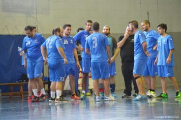 Jugadores del Garbi Dénia en un tiempo muerto