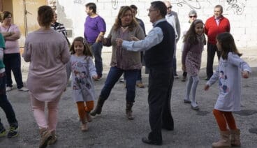 Los cargos de Baix la Mar bailando