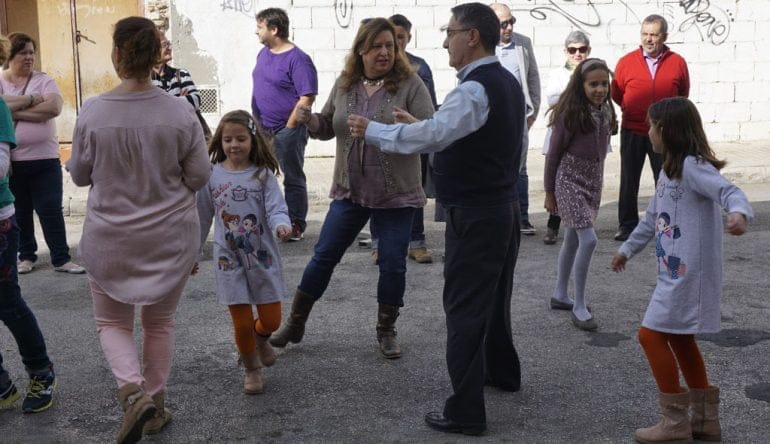 Los cargos de Baix la Mar bailando