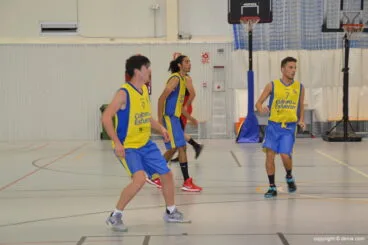 los dianenses en tareas defensivas