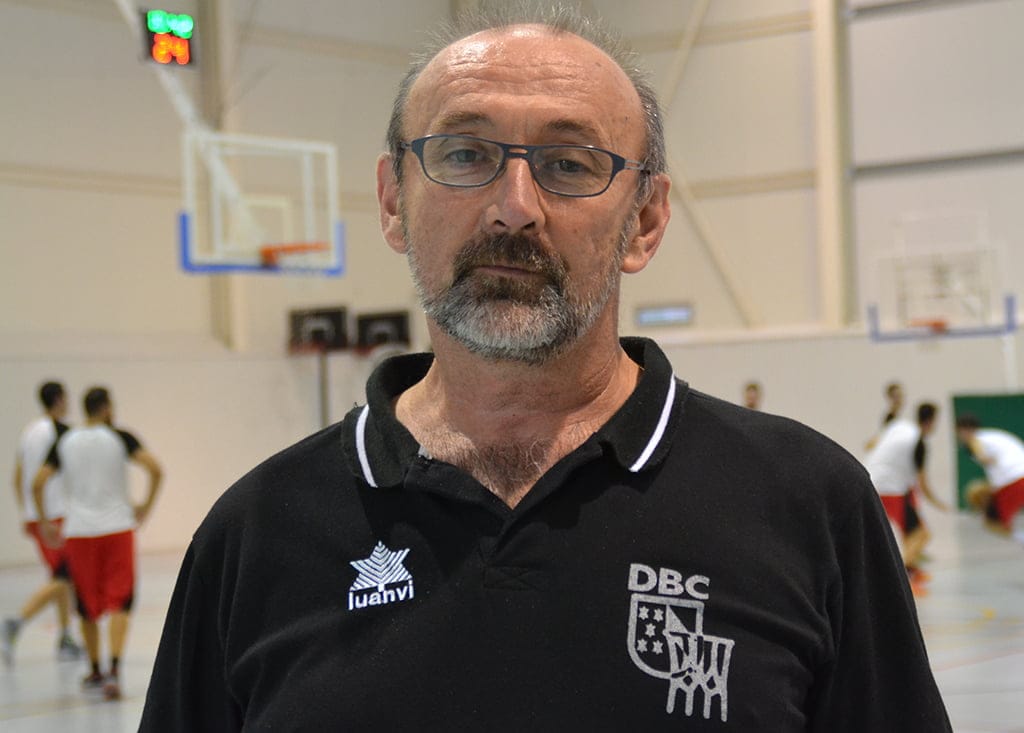 Manolo Viciano: "El baloncesto dianense va por el buen camino gracias al trabajo de base" 1 Manolo Viciano director deportivo del Dénia Básquet Club