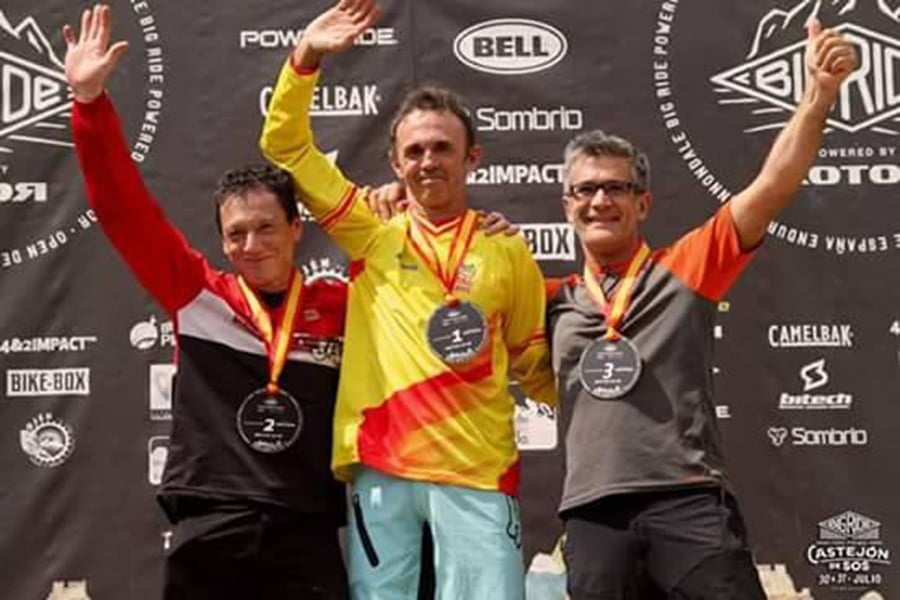Pepe Domenech en el podio de Campeón de España