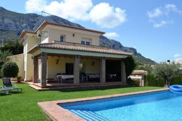 pisicna y porche chalet euroholding