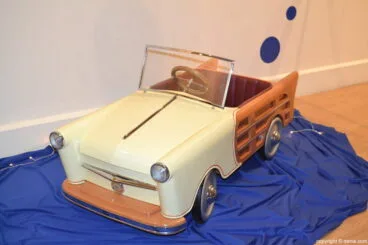 Exposición 20 Años Amics del Joguet Dénia – Coche del museo de Cartago
