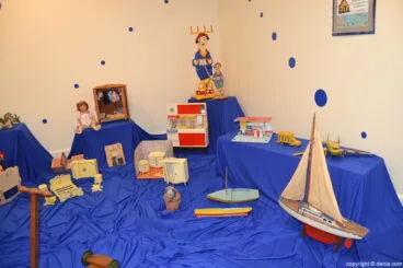 Exposición 20 Años Amics del Joguet Dénia – Juguetes y muñecas