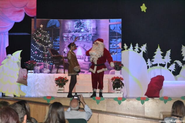 03 presentacion infantil les roques 2017 papa noel y rudolph